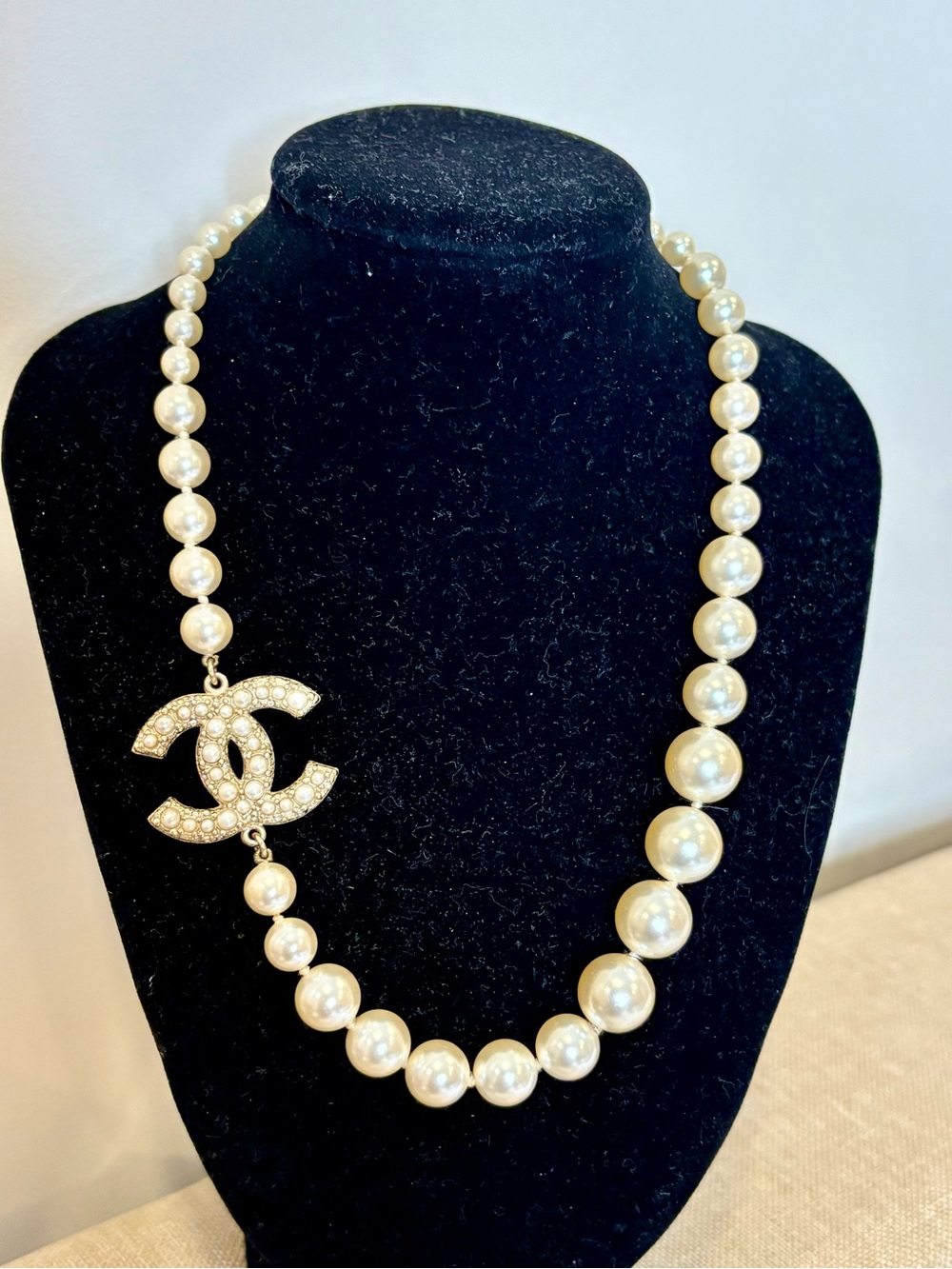 CHANEL F16V Coco 100th Anniversary Pearl Crystal CC Necklace 100% Authentic - Picture 12 of 13